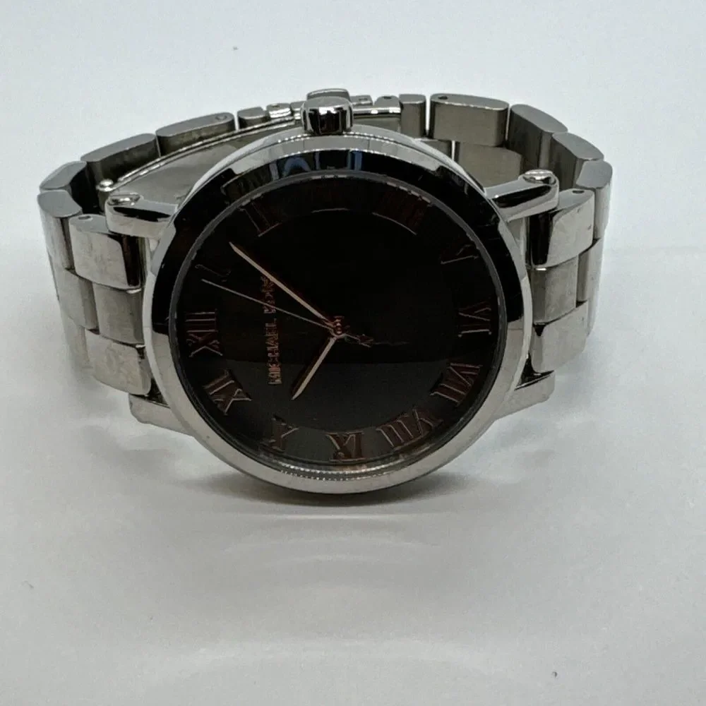 Michael Kors MK3559 Women Silver Stainless Steel Analog Dial Quartz Watch JNA298